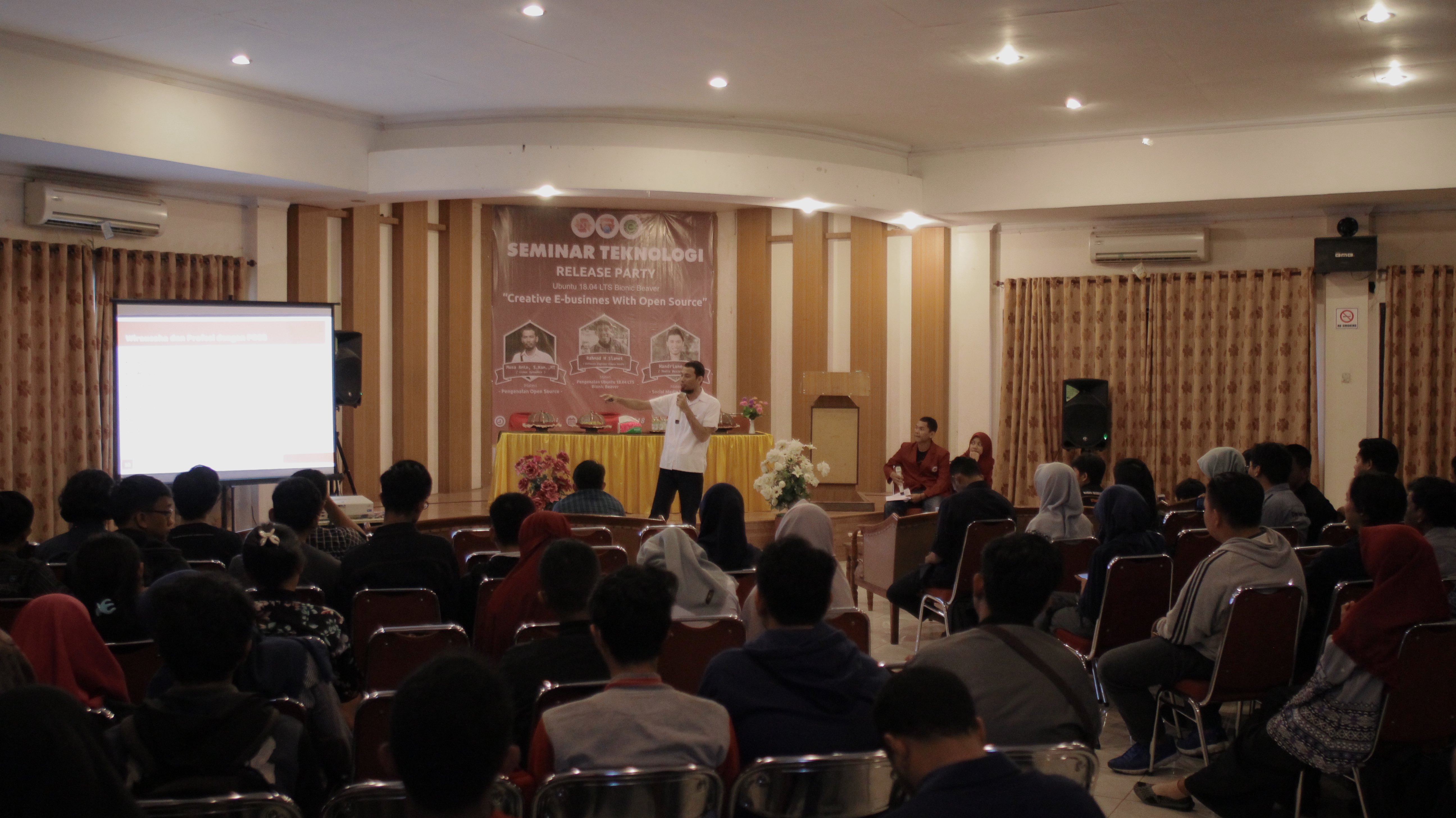 Seminar Teknologi STIMED Nusa Palapa : Creative E-Business With Open Source | Release Party Ubuntu 18.04 LTS Bionic Beaver